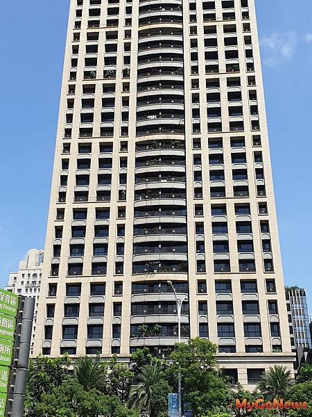▲巷弄豪宅身價不斐　2020年這條巷賣最多，圖為寶徠花園廣場(圖：台灣房屋).jpg
