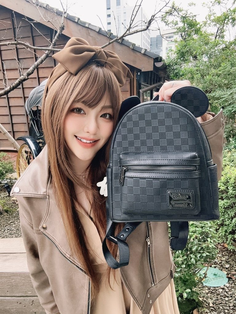[開箱] LOUNGEFLY ♥ 迪士尼授權卡通造型時尚包款