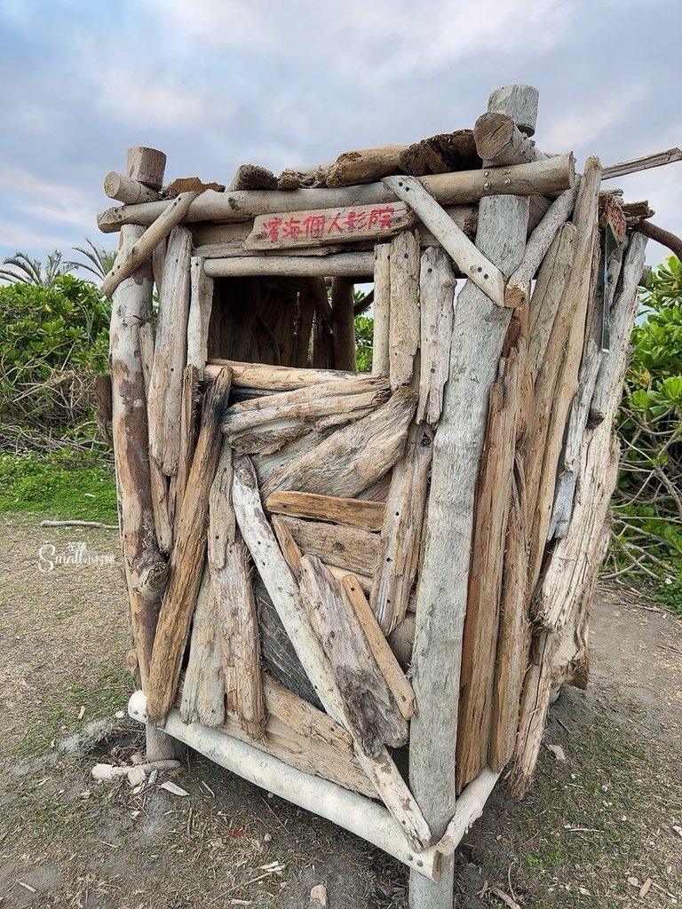 花蓮太平洋公園南濱海堤『漂流木藝術創作』驚奇點綴海岸線，成為