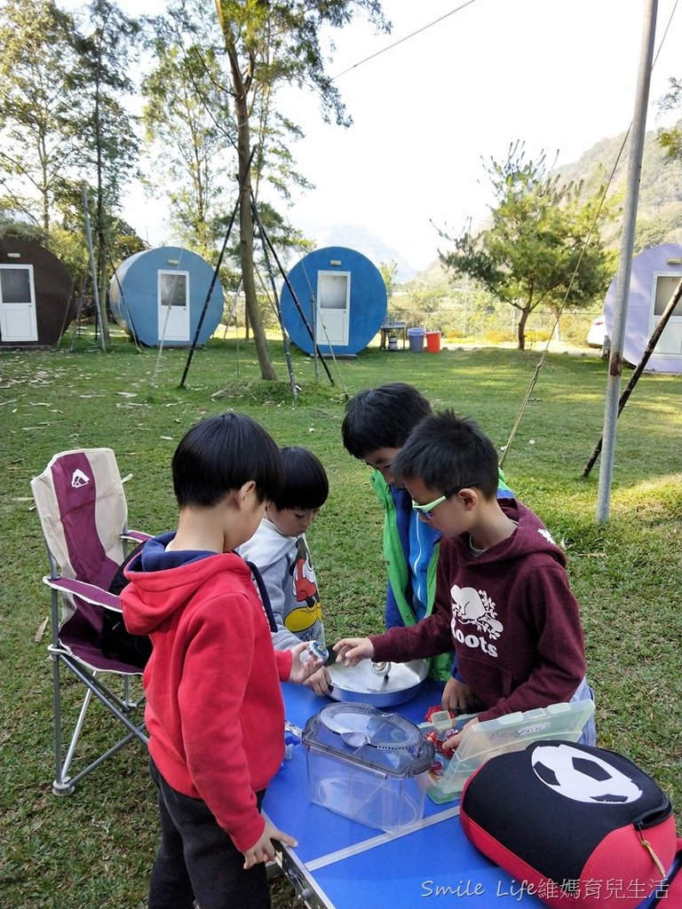 ▌森林人第06露▌南投水岸松林農場營地。風格獨特精靈村。哈比屋、水管屋、貨櫃屋、花園小木屋套房…任君挑選