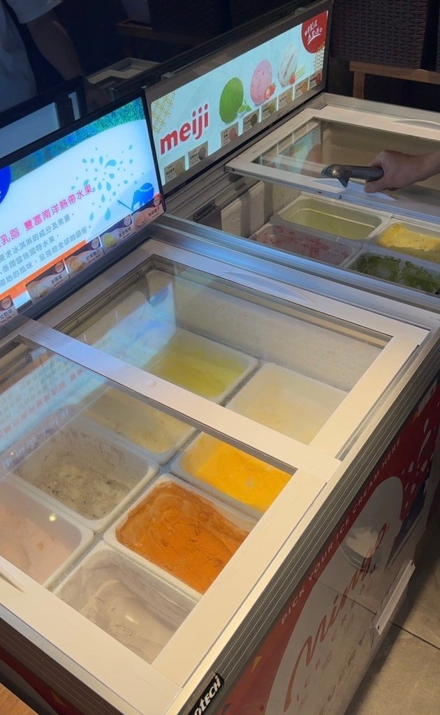 【西門火鍋】只有這間築間才吃得到現炒石頭鍋！獨家炒料原湯、比