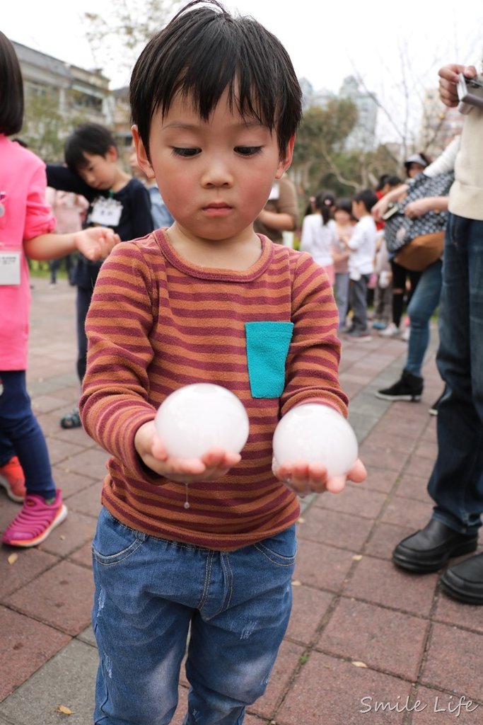 ▌親子活動▌街頭表演「泡泡奇蹟」。療癒系夢幻泡泡派對，陪伴大、小孩童年成長的美麗回憶