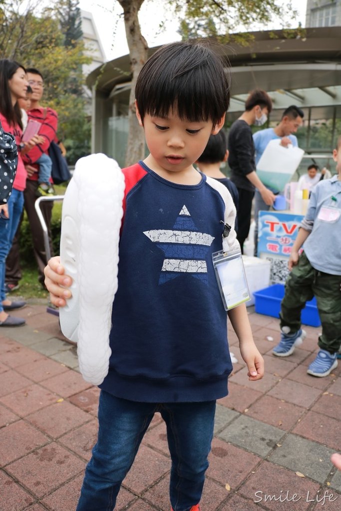 ▌親子活動▌街頭表演「泡泡奇蹟」。療癒系夢幻泡泡派對，陪伴大、小孩童年成長的美麗回憶