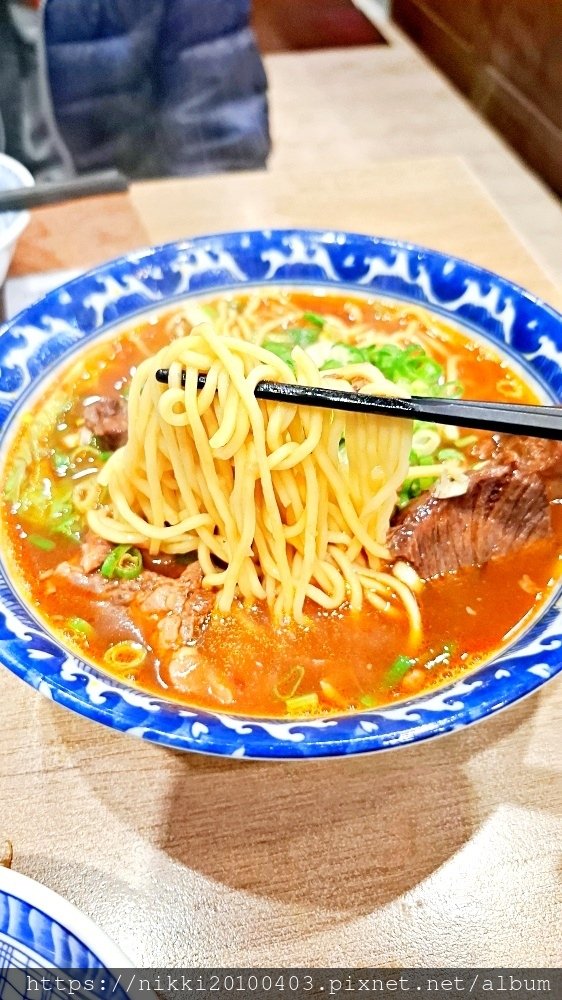 「牛肉麵．雞湯 新信義店」台北信義區牛肉麵宵夜必吃！濃郁紅燒