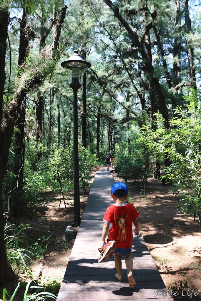 ▌台南景點▌IG打卡秘境。穿越林間步道 遇見漁光島寧靜月牙灣