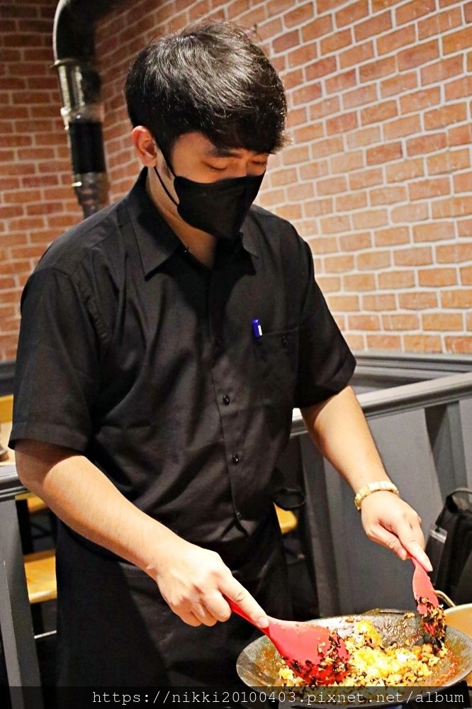 台北最強韓式烤腸！小班烤腸，超司半半烤腸套餐必吃，酥脆烤豬皮