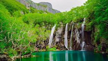 China_Changbai_Mountain_Lake_Green_Jungle_1366x768.jpg