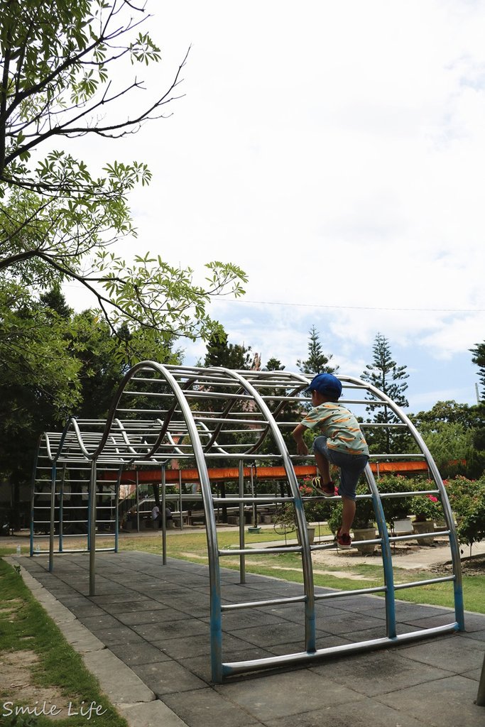 ▌台南景點▌佳福寺超長滾輪型溜滑梯。免門票，可野餐、烤肉，還有兒童小樂園