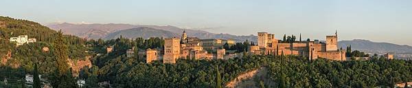 Alhambra_evening_panorama_Mirador_San_Nicolas_sRGB-1.jpg