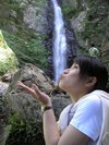 喝瀑布水~
