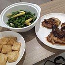 炒甜豆、燒豆腐、蒜煎雞排