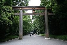 250px-Tokyo_Meiji_Shrine_Torii.jpg