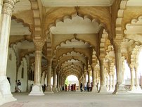 798px-Agra-Fort-Diwan-i-Am-Hall-of-Public-Audience-Apr-2004-03.jpg