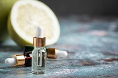 grapefruit-oil-serum-bottle-put-dark-background_1150-28083.jpg