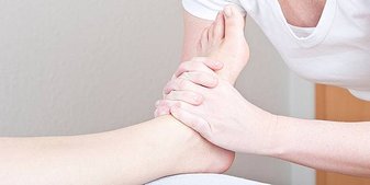 foot-mobilization-therapy.jpg