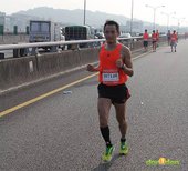 2012臺北國道馬拉松，充滿熱氣的柏油路 (11)
