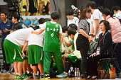 地上有鳳梨@@