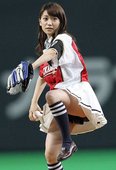 大島優子 日職開球 03.jpg