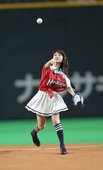 大島優子 日職開球 05.jpg
