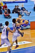 他推隊友去撞阿男這樣要吹犯規的話算誰的?XD
