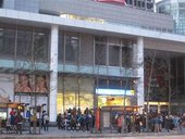 六點剛過市政府站已經爆滿了