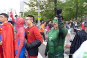 綠光戰警應該是穿到浩克的衣服了 這麼大件.....