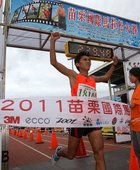 2011苗栗國際馬拉松大賽_全程組蔣介文順利摘冠.jpg