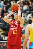 台銀許致強今日雙十演出，全場搶11個籃板、攻下19分