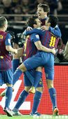 Messi 與隊友慶祝