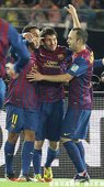 Messi 與隊友慶祝