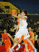 台銀張博勝(持球者)火力全開，飆出27分、4籃板、3抄截，可惜無法幫助球隊止敗