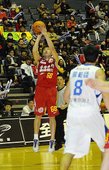 台銀張博勝(持球者)延續昨晚火燙手感，今日貢獻15分8籃板2助攻，仍無法幫球隊拿下開季首勝