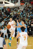 璞園葛記豪禁區躍起將球傳出，全場貢獻9分4助攻