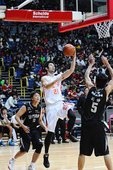 璞園簡浩底線切入飛身上籃取分 今天攻下14分3籃板3助攻