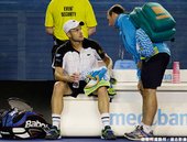 Andy Roddick 詢問防護員