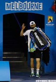 Andy Roddick 跟球迷們揮手致意