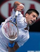 Novak Djokovic 以 6-0,6-1,6-1 擊敗 Nicolas Mahut 闖進第四輪