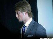 達比修到場囉~