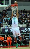 台啤何守正手感火熱，攻下全場最高的20分，帶領球隊突破低潮