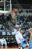 裕隆強森雖攻下23分16籃板5抄截的全能成績，但無法幫助球隊取勝