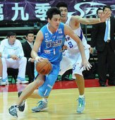 達欣田壘快速切入，裕隆周柏臣防守不及