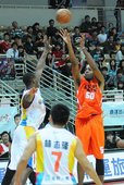 璞園戴維斯今日以超高的命中率與強勢態度，攻下35分23籃板的驚人成績