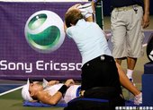 對手Petra Martic最後打到第三盤因傷棄賽