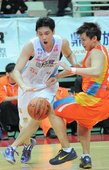 達欣田壘運球突破台灣大鄧安誠防守，可惜最後一擊失手，讓台灣大反敗為勝