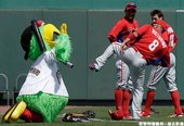 Shane Victorino 看我的佛山無影腳！