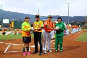 17 表揚奪下全國女籃冠軍的北一女中、4次拔河世界冠軍的景美女中