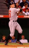 17. Marty Cordova 這家日光燈的亮度還真強　