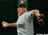 24. Steve Sparks 這本電話簿怎麼那麼厚？是去跟警察局借的嗎？