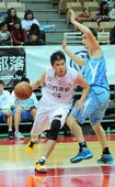 金酒尚韋帆底線切入協尋隊友，本役手感不佳僅獲得12分3籃板4助攻