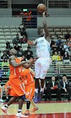 達欣菲立斯雖拿下全場最高25分16籃板，仍隻手難遮天